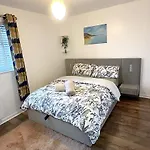 T&v Homes- Cosy 3br House With Free Parking *