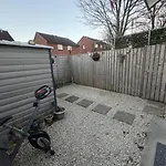 T&v Homes- Cosy 3br House With Free Parking Holiday home
