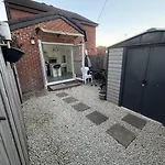 T&v Homes- Cosy 3br House With Free Parking Holiday home Leeds (West Yorkshire)