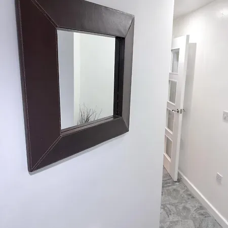 T&v Homes- Cosy 3br House With Free Parking Holiday home Leeds (West Yorkshire)