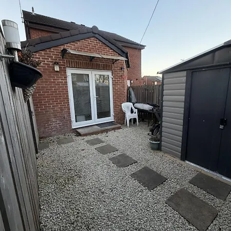 T&v Homes- Cosy 3br House With Free Parking *