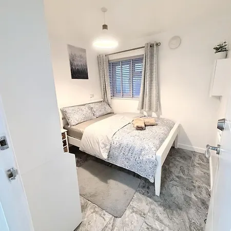 T&v Homes- Cosy 3br House With Free Parking