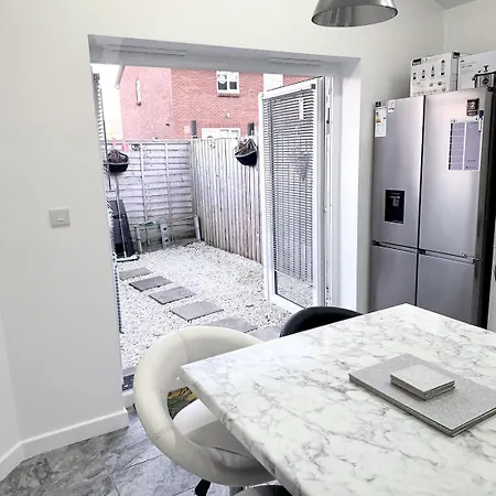 T&v Homes- Cosy 3br House With Free Parking * Лідс