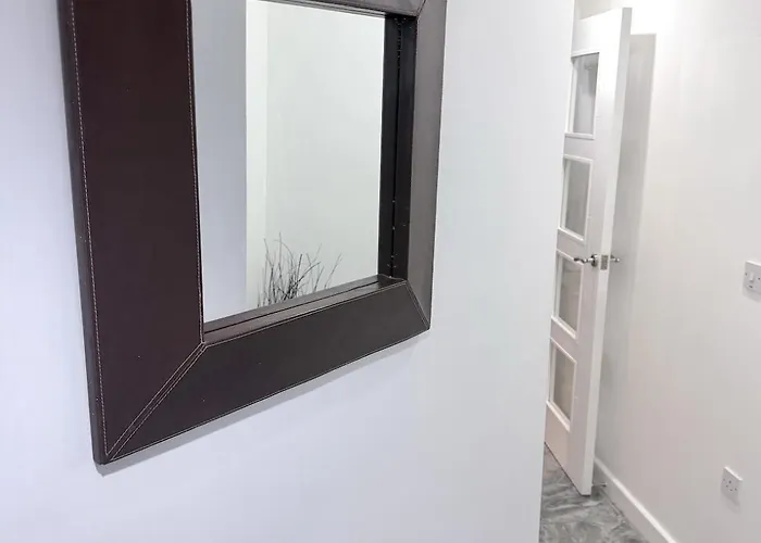 T&v Homes- Cosy 3br House With Free Parking Будинок відпочинку Лідс