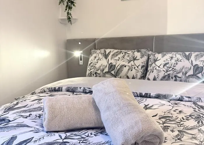 T&v Homes- Cosy 3br House With Free Parking * Лідс