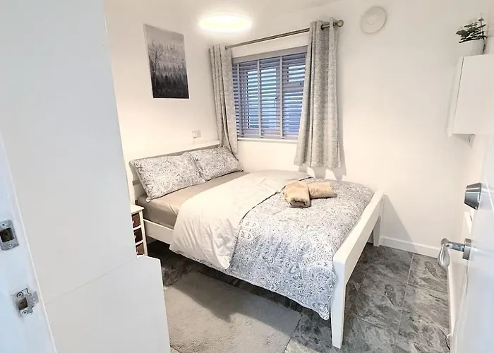 T&v Homes- Cosy 3br House With Free Parking