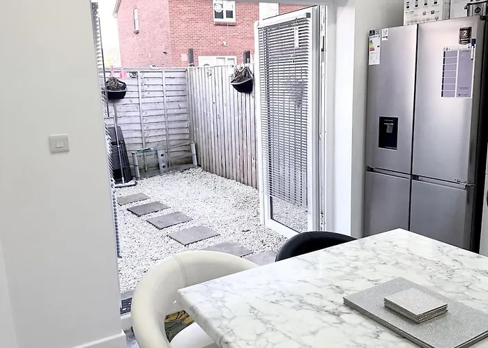 T&v Homes- Cosy 3br House With Free Parking * Leeds (West Yorkshire)