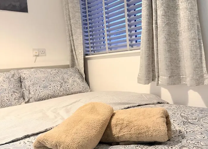 T&v Homes- Cosy 3br House With Free Parking Будинок відпочинку Лідс