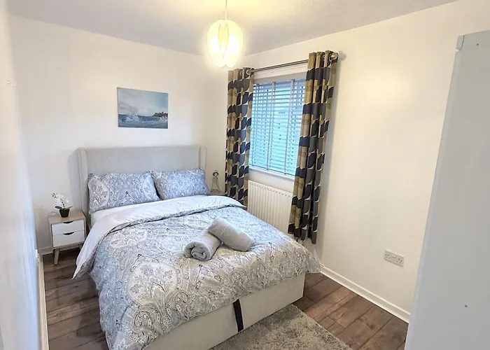 Будинок відпочинку T&v Homes- Cosy 3br House With Free Parking Лідс