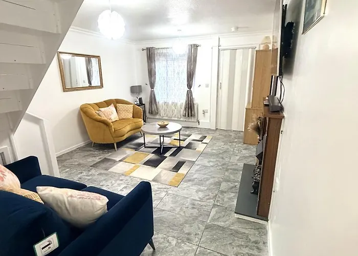 T&v Homes- Cosy 3br House With Free Parking Holiday home *