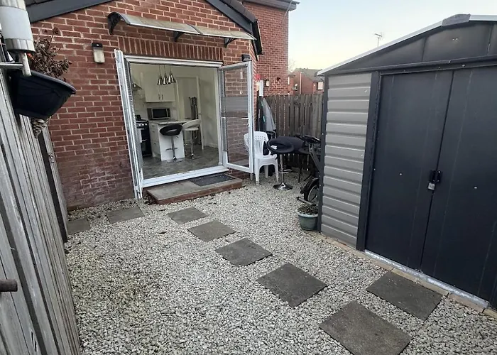 T&v Homes- Cosy 3br House With Free Parking Будинок відпочинку Лідс